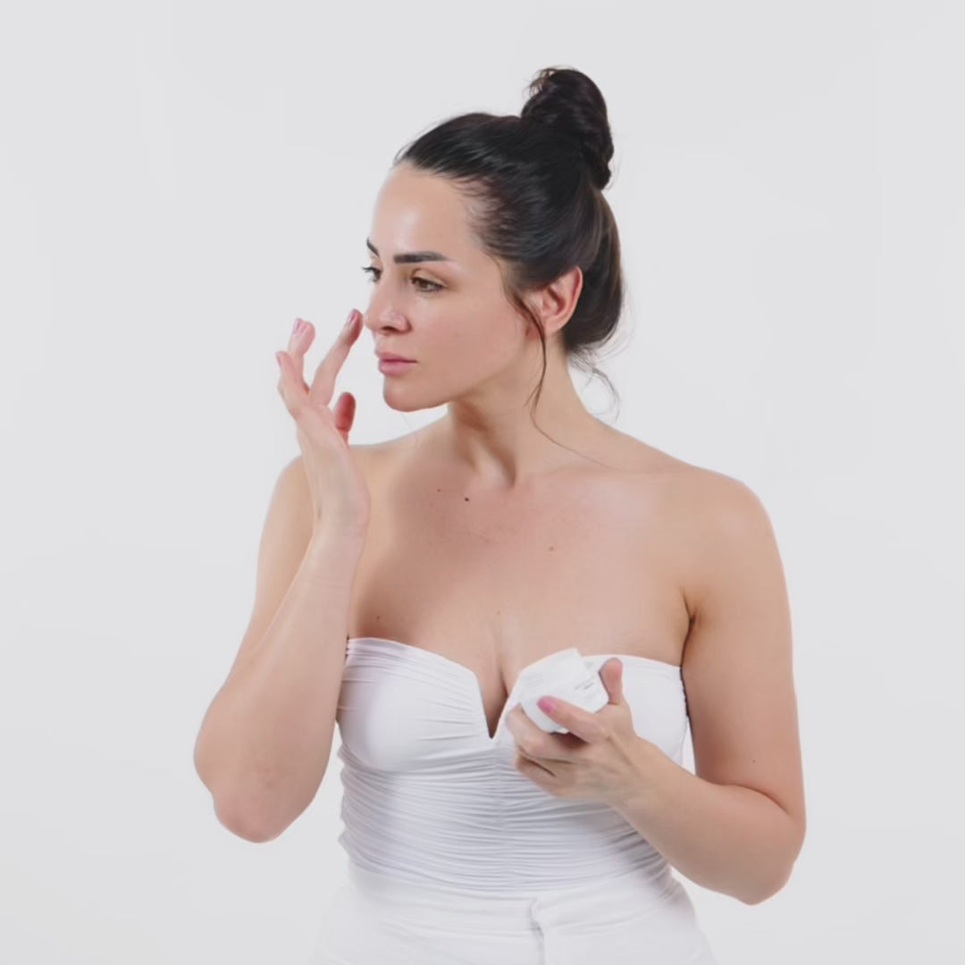 girl in use with moisturizing cream